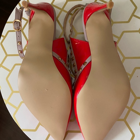 NWT red pump strap sandals with gold studs - Picture 6 of 8
